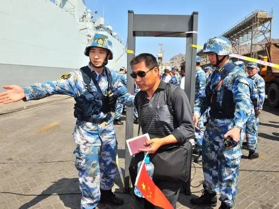 外交官亲历也门撤侨：中国军舰就是“诺亚方舟” 