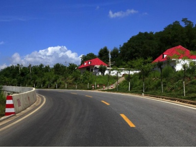 全国将建2442公里红色旅游公路