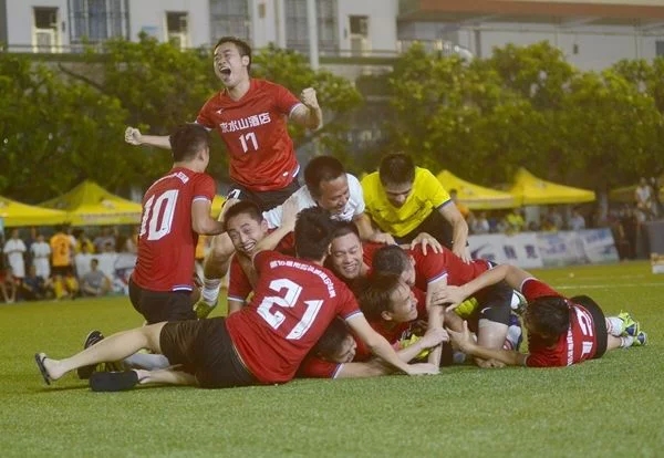“南粤民间世界杯”闭幕 踢球不忘慈善募捐200多万