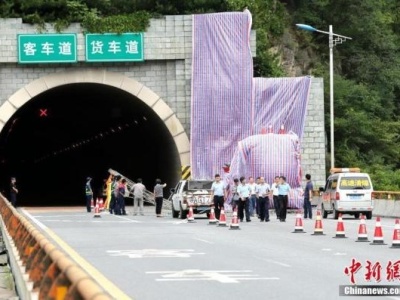 国务院通报京昆高速事故：全面排查八百公里以上客运线