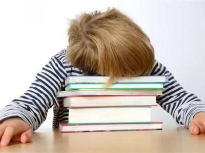 给孩子“减负” 意大利多所学校计划取消家庭作业