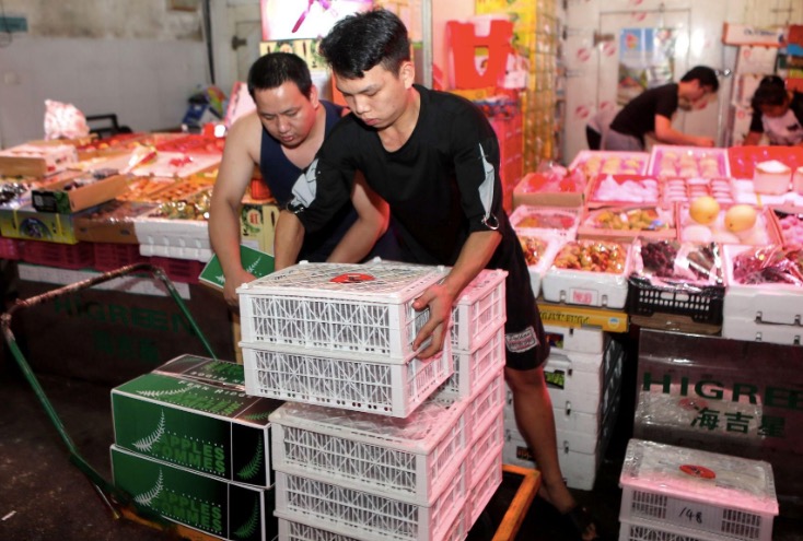 深圳最大农产品市场节前供应充足 价格平稳