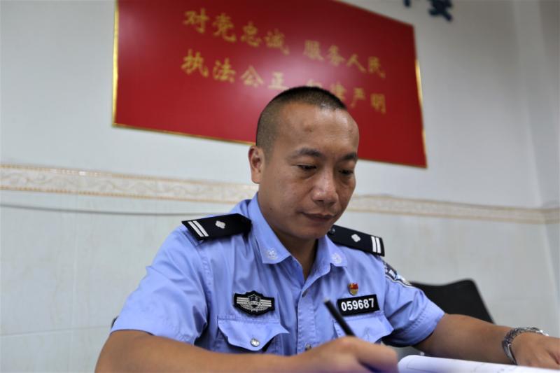 张剑文：亲和力十足的社区警长