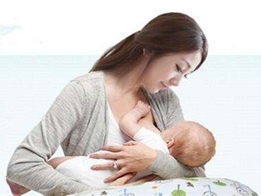 研究称妈妈们哺乳期吃花生可防婴儿过敏