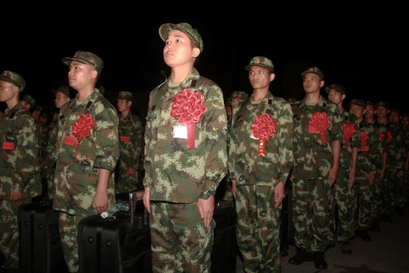 青春无悔！武警深圳市支队首批新兵入营