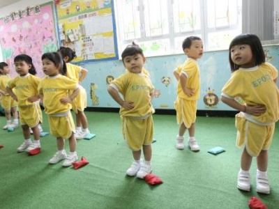 香港免费幼稚园计划推行 半日制幼稚园逾90%免费 