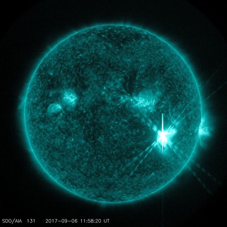 震撼！NASA公布太阳耀斑猛烈爆发画面