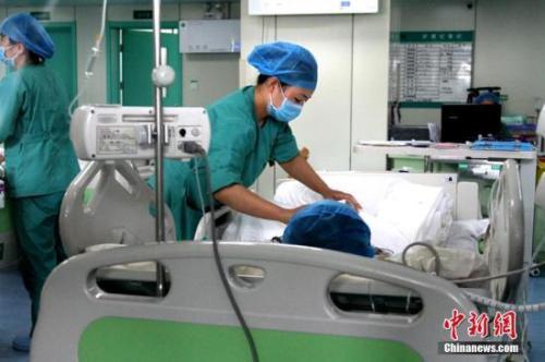 人社部回应跨省异地就医热点问题:谁受益咋办理? 