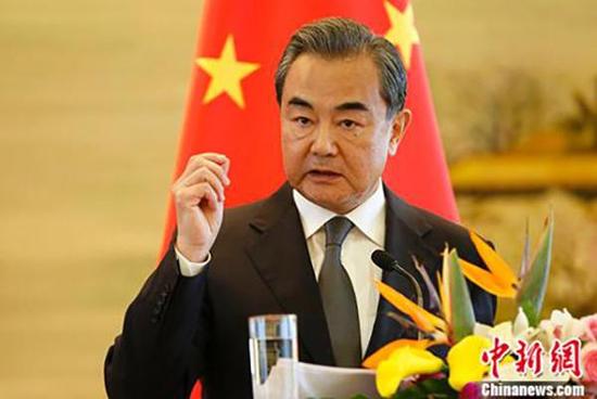 王毅：确保中印关系不脱轨、不对抗、不失控