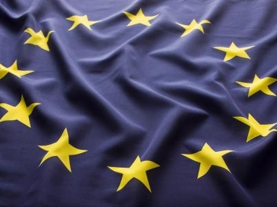 欧委会主席：欧盟将统一用欧元 并进行“扩军” 