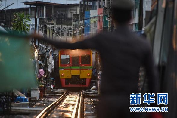 驻泰使馆就两名中国游客遭歹徒砍伤向泰警方提出交涉 