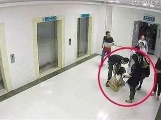 广西榆林产妇坠楼续：涉事医院2人被停职