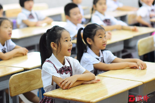 深圳学校“花式”迎新 校园探宝让娃儿们嗨翻天