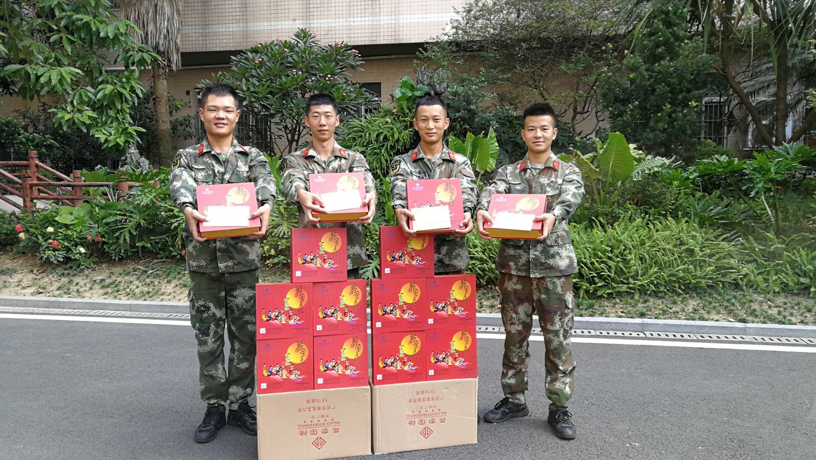 给父母寄月饼写慰问信 边防战士遥寄相思中秋梦