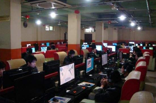 常去网吧不能认定为贫困生？教育部：系地方原则性意见