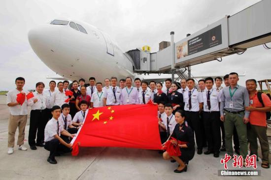 东航包机搭载加勒比海地区受困中国同胞启程回国