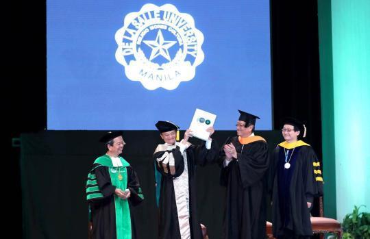 菲律宾一高校向马云授予世界首个科技创业名誉博士学位