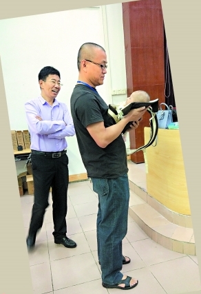 三个月宝宝上考场？ 家中无人妈妈带娃赴考场