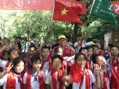 赤湾少年健步古道畅享“绿色文化”