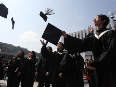 香港应届学士毕业生起薪1.4万港元 建筑专业最高