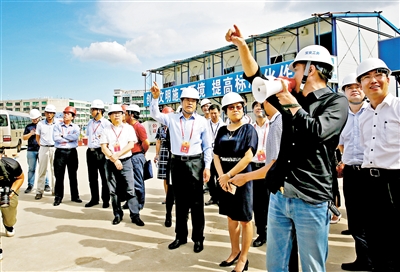 宝安区人大常委会视察区政府学校建设情况