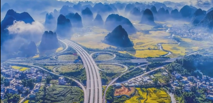 中国广西这条公路美到国外 英媒惊呼如仙境一般