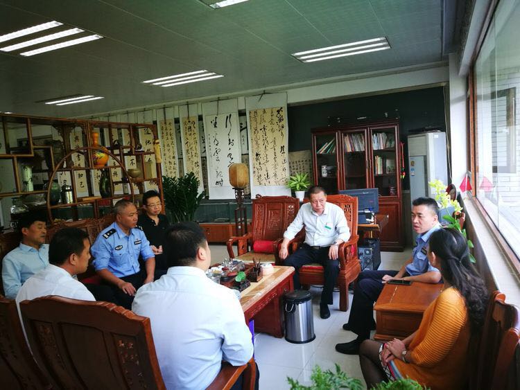 怎么抓校风校纪？这所学校出“奇招”