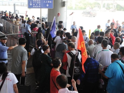 深圳各口岸迎来出境客流高峰 双向客流高峰即将到来 ​ 