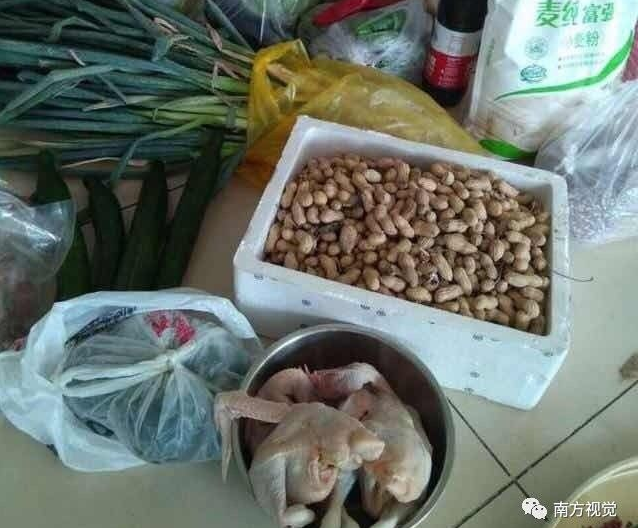 回城打拼的人们，行李箱被父母的爱塞得满满的