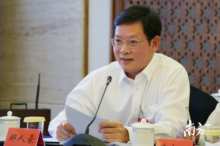 广东代表团热烈讨论十九大报告：开启新征程 续写新辉煌