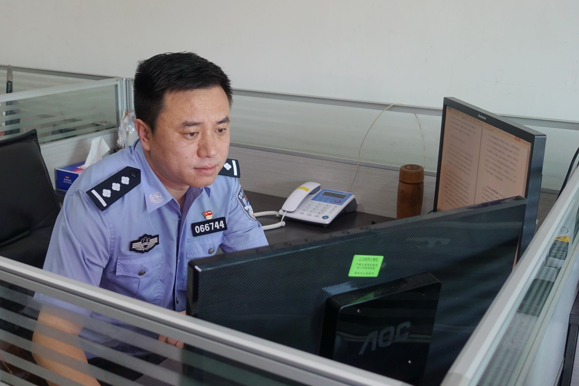 阚亮：用心守护市民“舌尖上的安全”