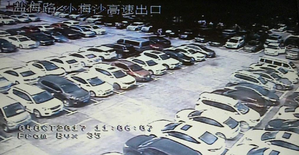 东部景区出行热不减 自驾前往别任性占用公交车道