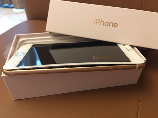 iPhone8内地首现爆裂：新机屏幕侧边裂开 没充过电