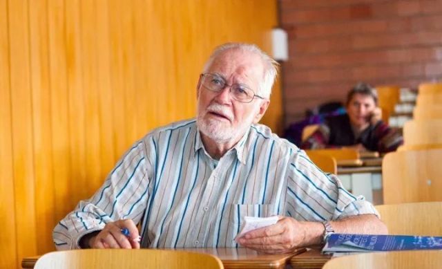 这就是诺贝尔化学奖得主的简历？我差点笑背过气去！