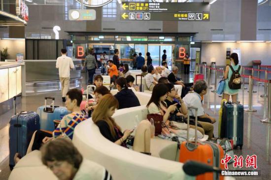 调查：台湾上班族四成“月光”、一成需借钱度日