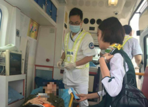 险！乘客大出血，飞机返航上演惊心动魄大抢救