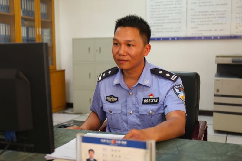 练志军：高墙之内的暖心人
