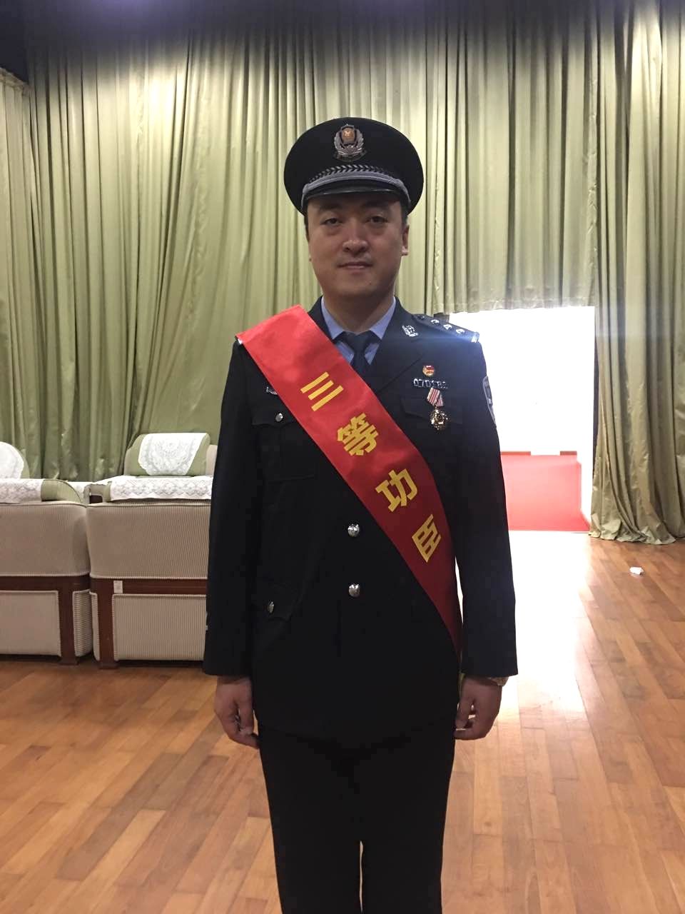 宁萌：硬汉萌队长 刑侦工作狂