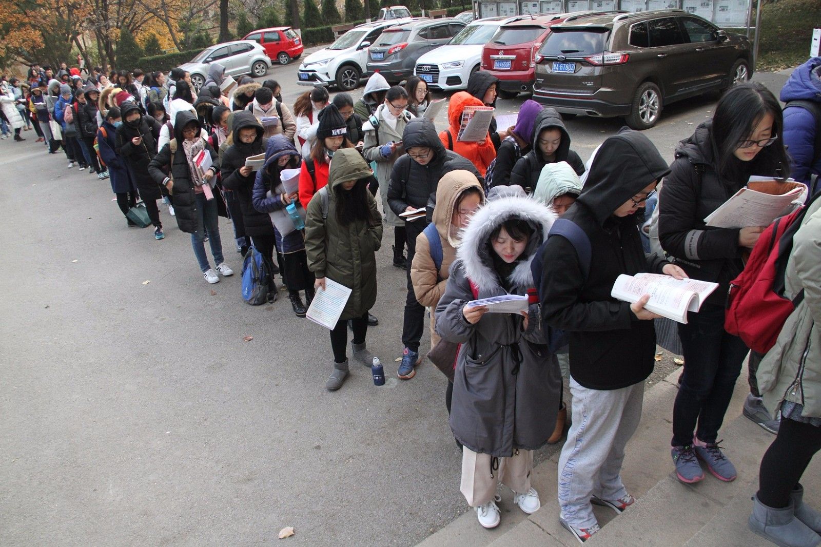 史上最多！290万人周六迎考研 就业是读研首要动机