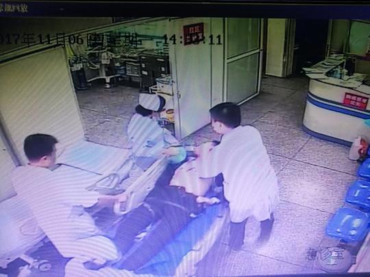 男子心脏骤停两小时 医生15000次按压击退死神  