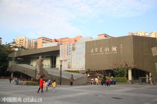 深圳优秀美术家推广工程作品展在大芬美术馆开幕