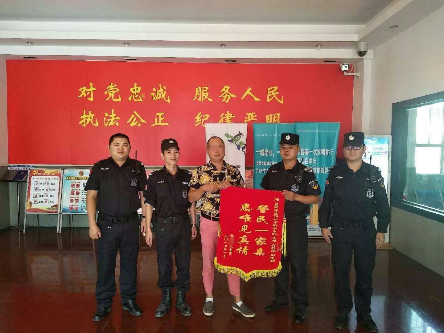老人摔倒扶不扶？光明巡逻警用行动告诉大家：扶！
