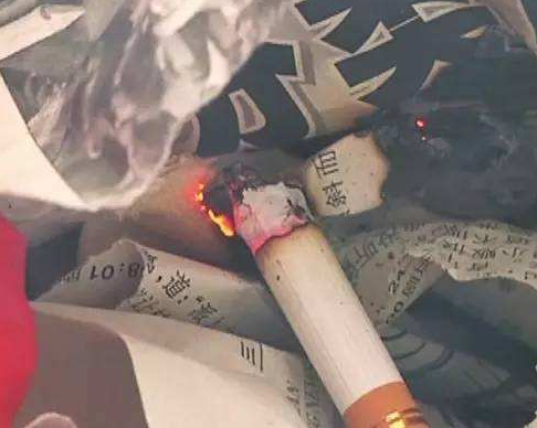 男子乱丢烟头酿火灾 被警方依法拘留