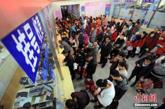 一批新规今起施行：卖保险需双录 可微信买火车票