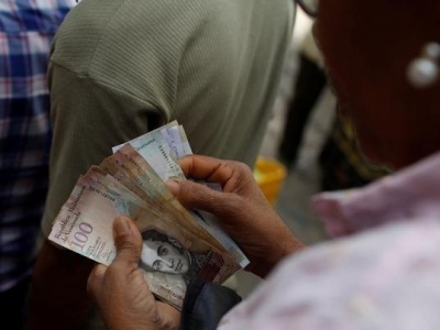 委内瑞拉被标普宣布债务违约，该国债券跌至面值四分之一