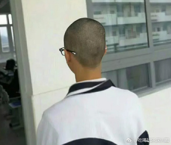 男生被强剃光头引发不满 相关学校已致歉