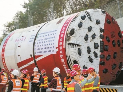 攻克难关！深圳地铁6号线二期首台硬岩双护盾TBM顺利始发