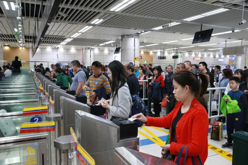 近19万人次！深圳湾口岸昨刷新单日验放纪录