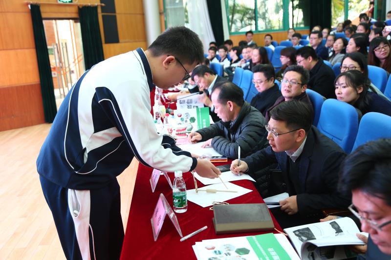 这所学校34个小课题结题了，不少探究创新亮瞎眼