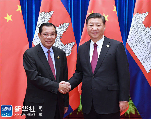 习近平会见柬埔寨人民党主席、政府首相洪森